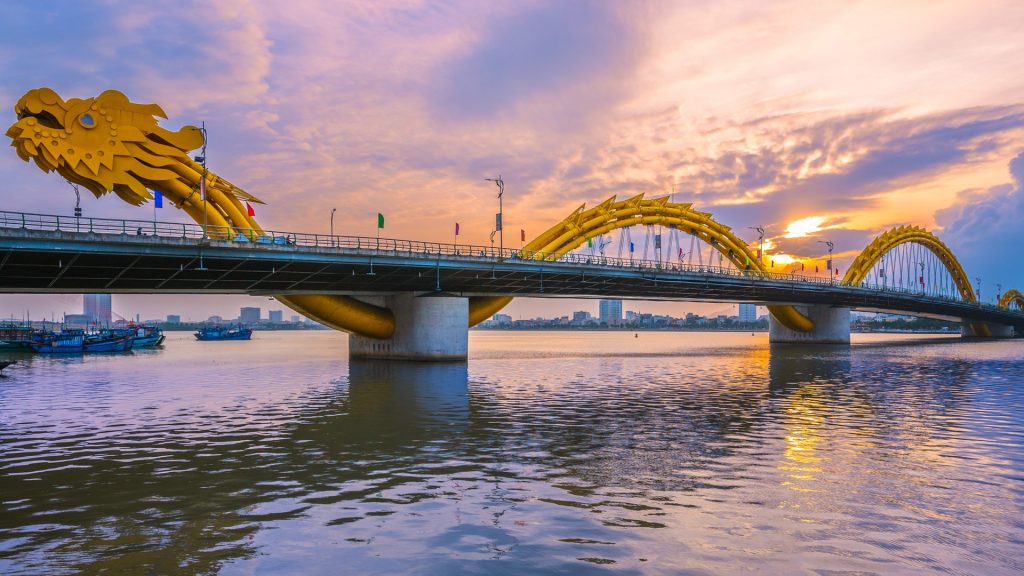 Dragon Bridge over the River Hàn in Da Nang at night, Vietnam