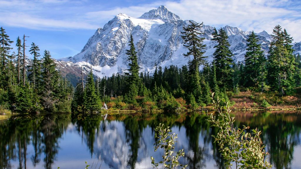 View of lake in mountains, Mount Shuksan, North Cascades National Park, Washington, USA