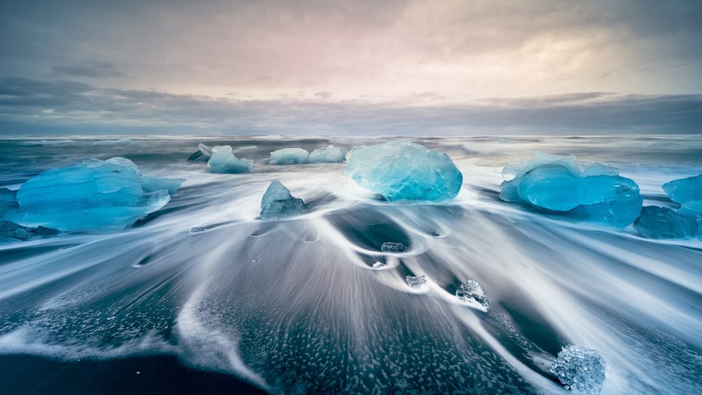 Icebergs on the Jökulsárlón glacial lake volcanic beach, Vatnajökull National Park, Iceland