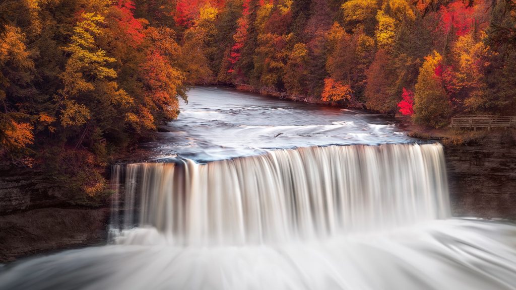 Upper Tahquamenon Falls in fall color, Tahquamenon Falls State Park, Michigan, USA