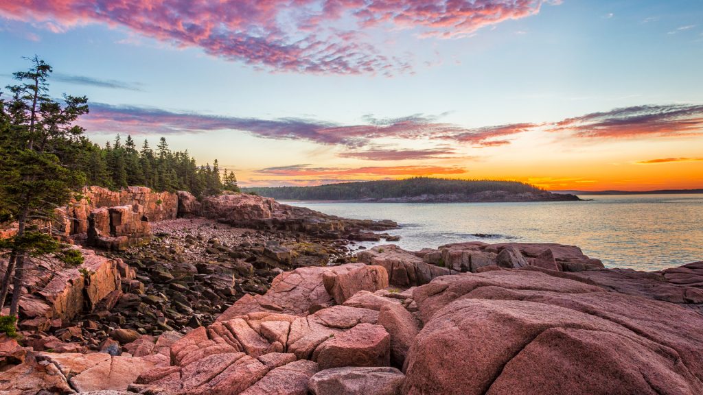 Coastal sunrise at Mount Desert Island near Thunder Hole, Acadia National Park, Maine, USA