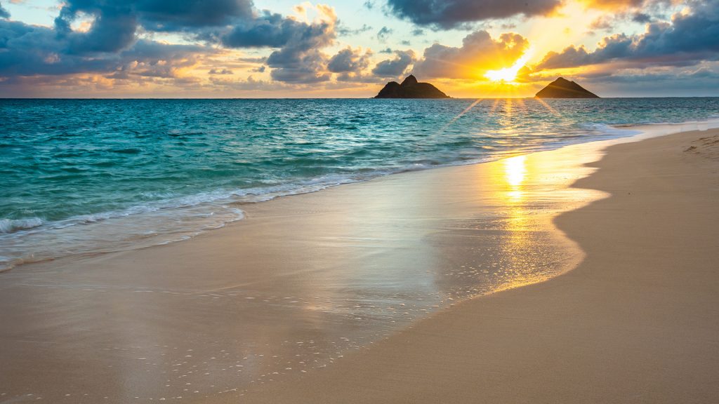 Beautiful sunrise at Lanikai Beach in Kailua, Oahu, Hawaii, USA