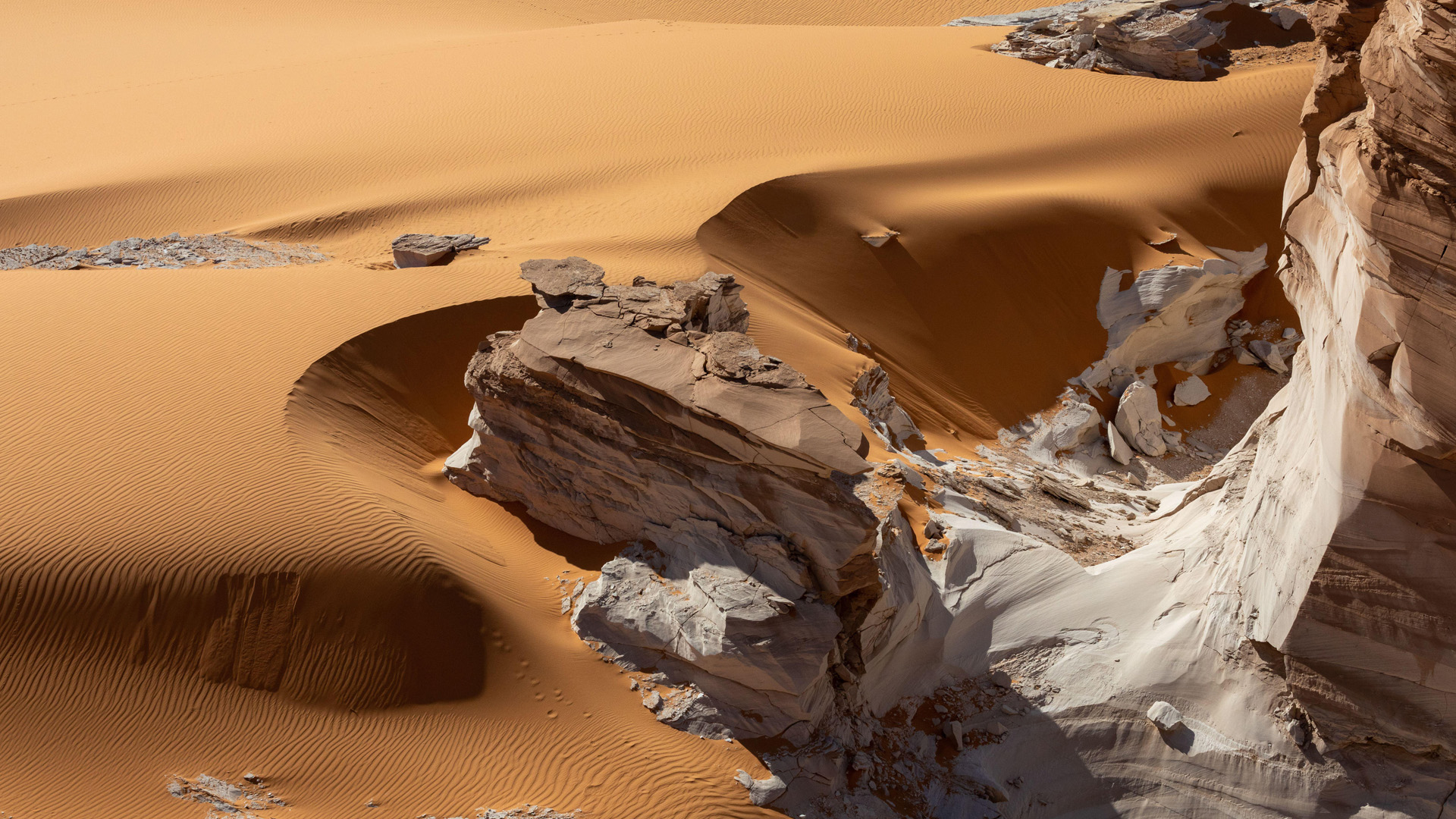 Rock Formation In Sands Of Sahara Desert Near Ounianga K bir Ennedi 