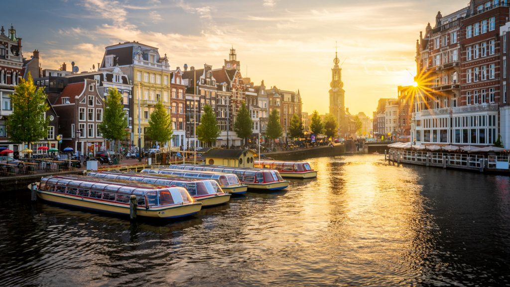 Sunset in Amsterdam with the Muntorren standing out, Amstel River, North Holland, Netherlands