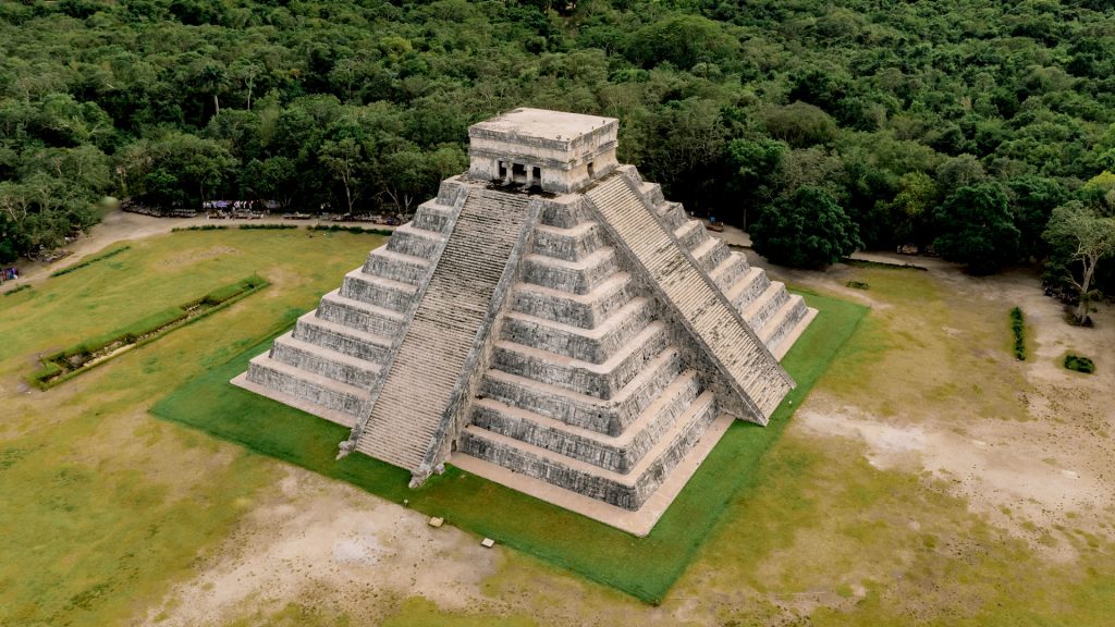 Aerial view of a civilization Maia pyramid, Chichen Itza, Yucatán, Mexico