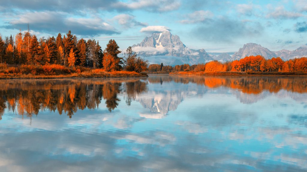 Reflection of clouds and mount Moran at Oxbow bend of Snake river, Grand Teton, Wyoming, USA