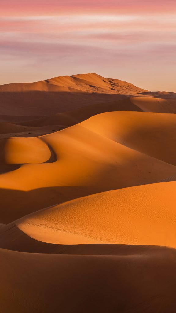 Desert sand dunes in Sossusvlei at sunset, Namib-Naukluft National Park ...