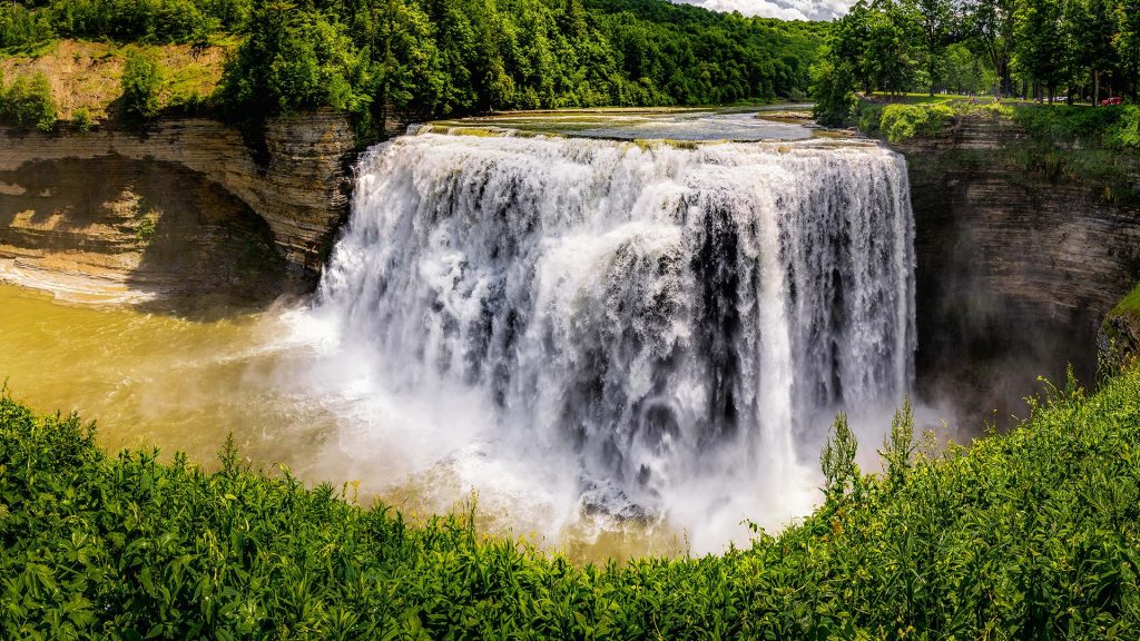 Middle Falls in Genesee River Gorge at Letchworth State Park in summer, New York State, USA