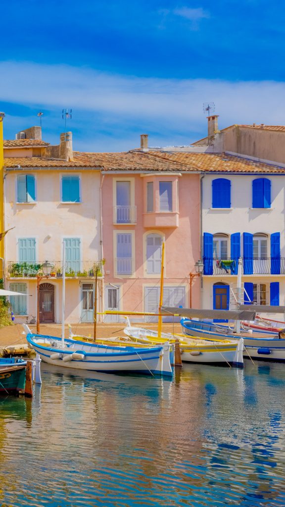 Brightly coloured houses in streets and old harbour of Martigues ...