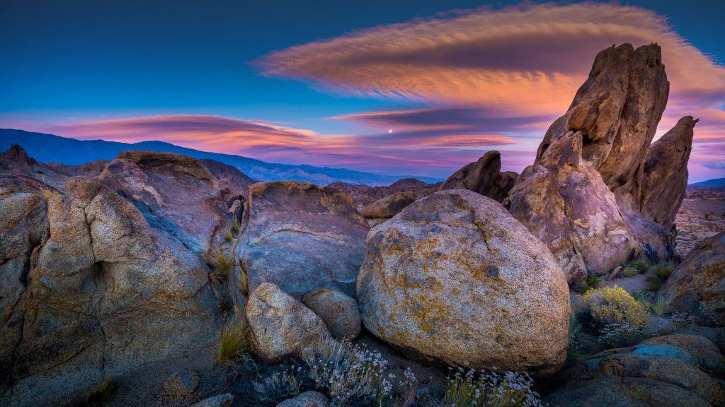 Rock Formations of Alabama Hills,  Sierra Nevada, Owens Valley, Lone Pine, California, USA