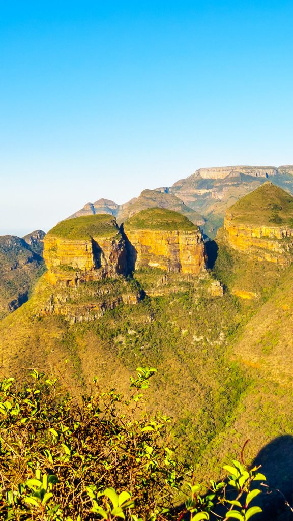 Panorama view of Three Rondavels, Blyde River Canyon Nature Reserve ...