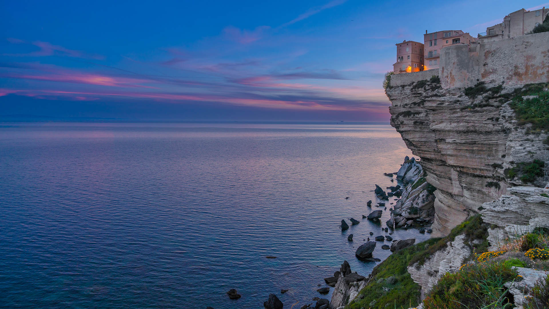 The old city or Città Alta at sunset on limestone cliffs, Bonifacio ...