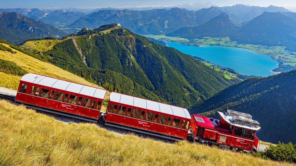 Cog railway Schafbergbahn with a view of Lake Wolfgangsee, Flachgau, Salzburger Land, Austria