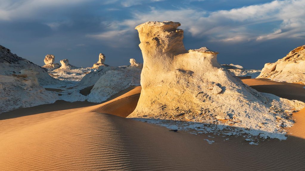 Rock formation with limestone cliffs and dunes, White Desert National Park, Farafra, Egypt