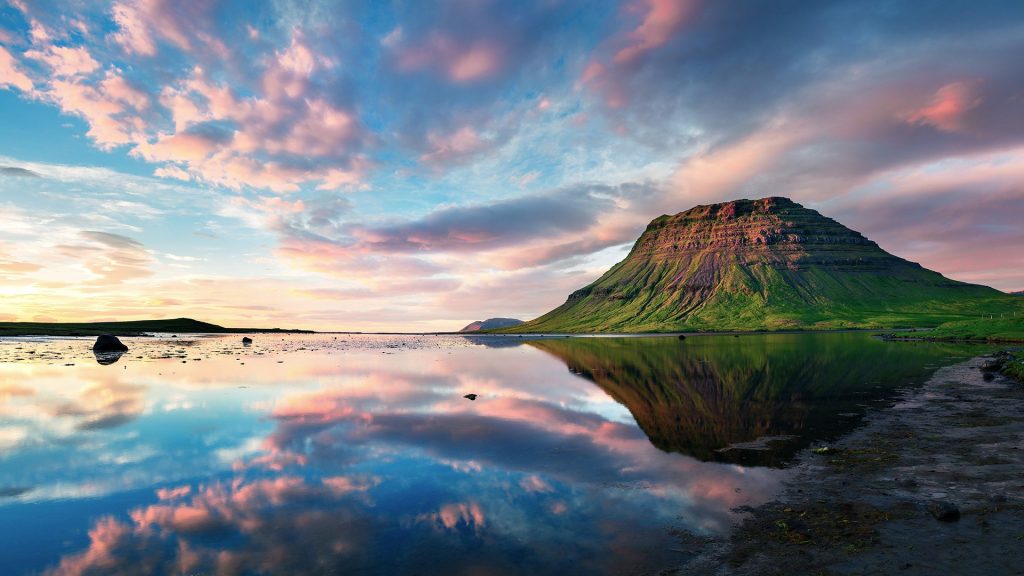 Summer sunset with Kirkjufell Mountain in Grundarfjordur, Snaefellsnes peninsula, Iceland