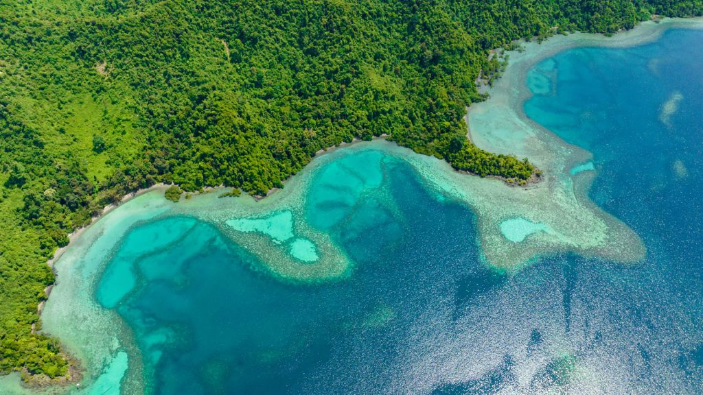Lagoon with turquoise water in the bay of a tropical island, Borneo, Sabah, Malaysia