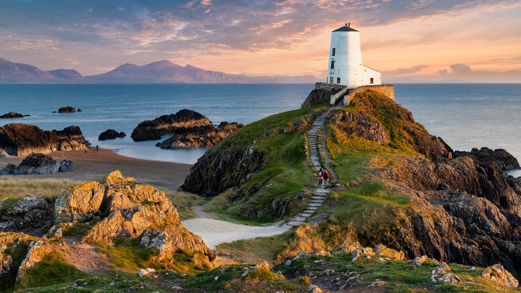 Tŵr Mawr lighthouse at sunset, Ynys Llanddwyn tidal islet at Anglesey island, Wales, UK Tŵr Mawr lighthouse at sunset, Ynys Llanddwyn tidal islet at Anglesey island, Wales, UK