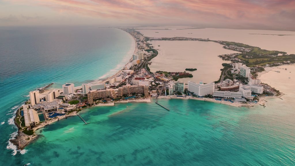 Hotel Zone in Cancún, Riviera Maya region in Quintana Roo on Yucatan Peninsula, Mexico Hotel Zone in Cancún, Riviera Maya region in Quintana Roo on Yucatan Peninsula, Mexico