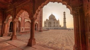 Sunset over majestic ancient Taj Mahal inside the frame view from the pavilion, Agra, India e0067a22942221ba7392af9e5033bf79