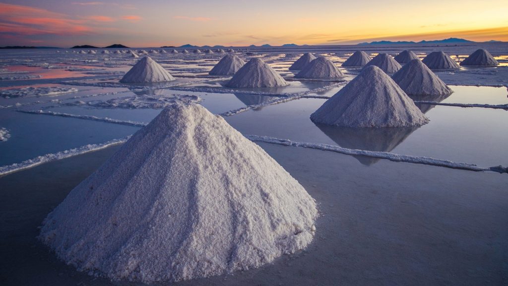 Pillars of salt under sunset light in El Salar de Uyuni, Bolivia Pillars of salt under sunset light in El Salar de Uyuni, Bolivia