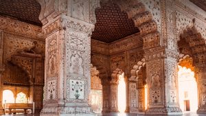 Decorated white marble pillars in Diwan-i-Khas at the Red fort of Delhi, India 8fbcdb9680a8efd90b64183b42799ddc